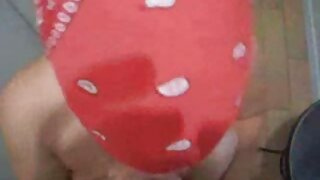 Vruće krvava japanska milfica trlja žestoki kurac svojim stopalima prije nego što ga dočeka u ustima za sparno pušenje u vrelom pov seks videu Jav HD-a.